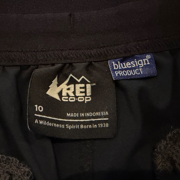 REI Co-op Woman’s Hiking Shorts Size 10 Black Stretch Nylon Trail Outdoor - Picture 9 of 11